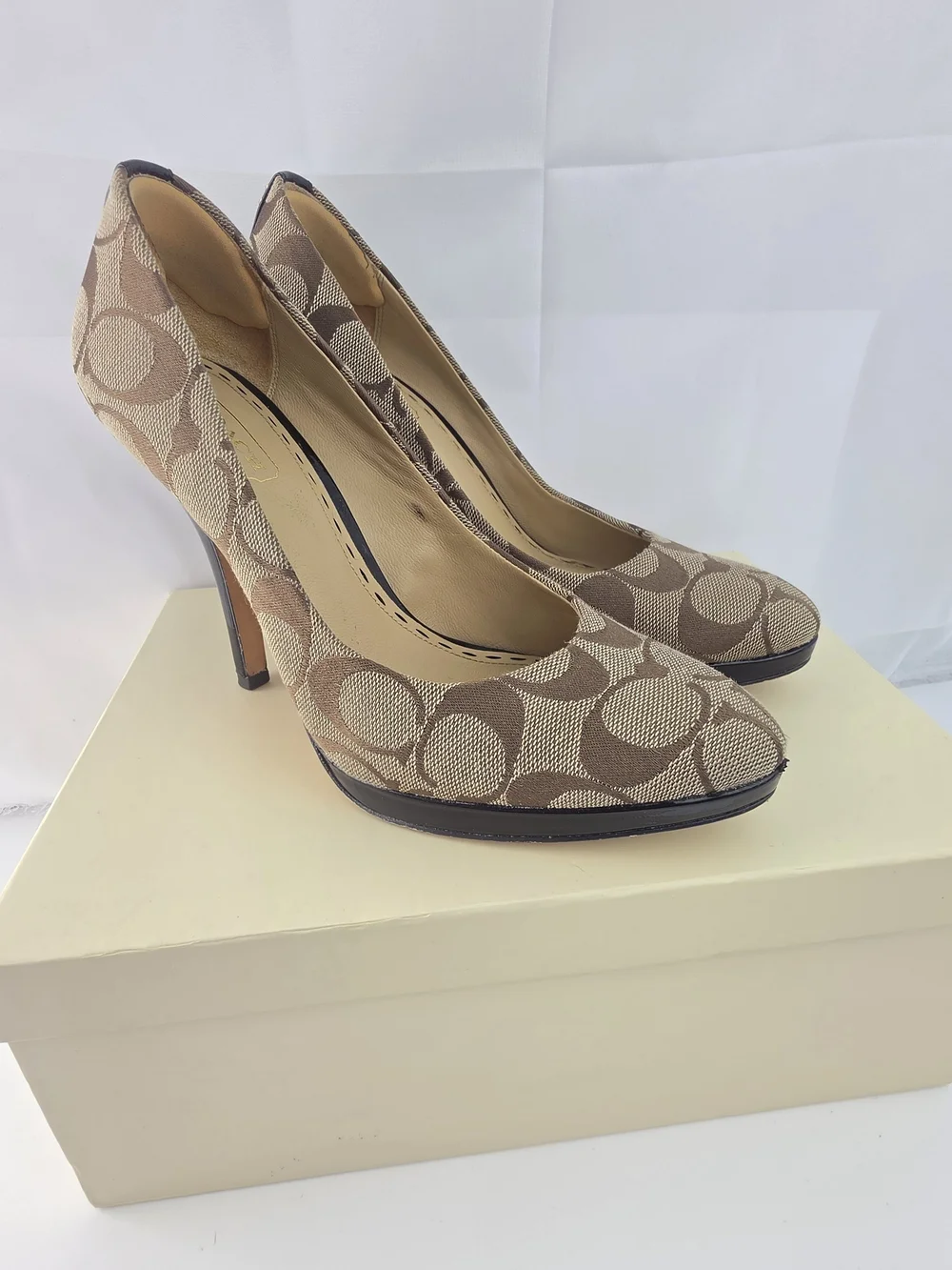 Coach Signature Canvas Brown Pump Heels W Box Sz6